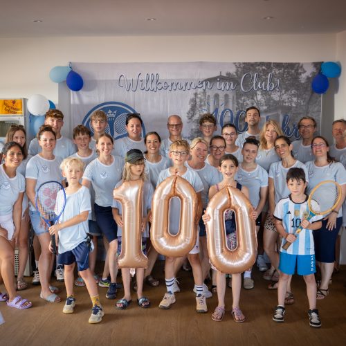Jahrhundertfeier des Tennisclubs Blau-Weiß Gelnhausen bei Jahrhundertwetter